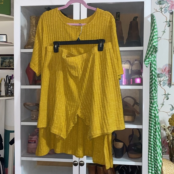 Super Soft Stretchy Yellow Two Piece Matching Long T-Shirt Bike Shorts Set - Picture 4 of 5
